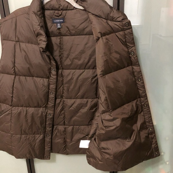 Lands' End Men's Brown Down Puffer Vest - Picture 5 of 5